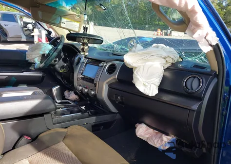 2015 Toyota Tundra Sr5 4.6L V8 z USA, uszkodzony, nr VIN 5TFRM5F1XFX088497